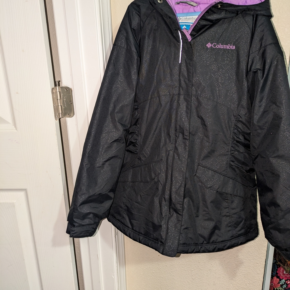 Columbia Black and Purple Raincoat with Hood and Water-Resistant Fabric